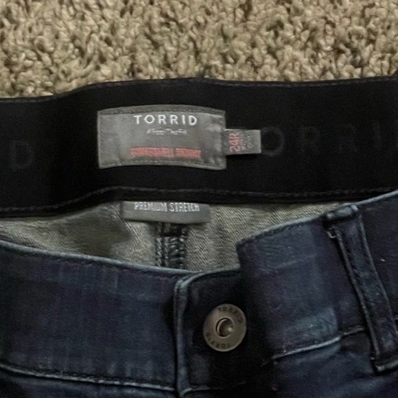 TORRID Bombshell Skinny Premium Stretch Dark Wash Jeans Size 24R - Picture 11 of 16